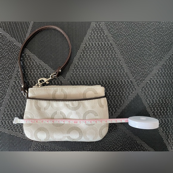 Authentic Coach Tan Cream Fabric Monogram Clutch Wristlet Purse Wallet - Picture 6 of 7